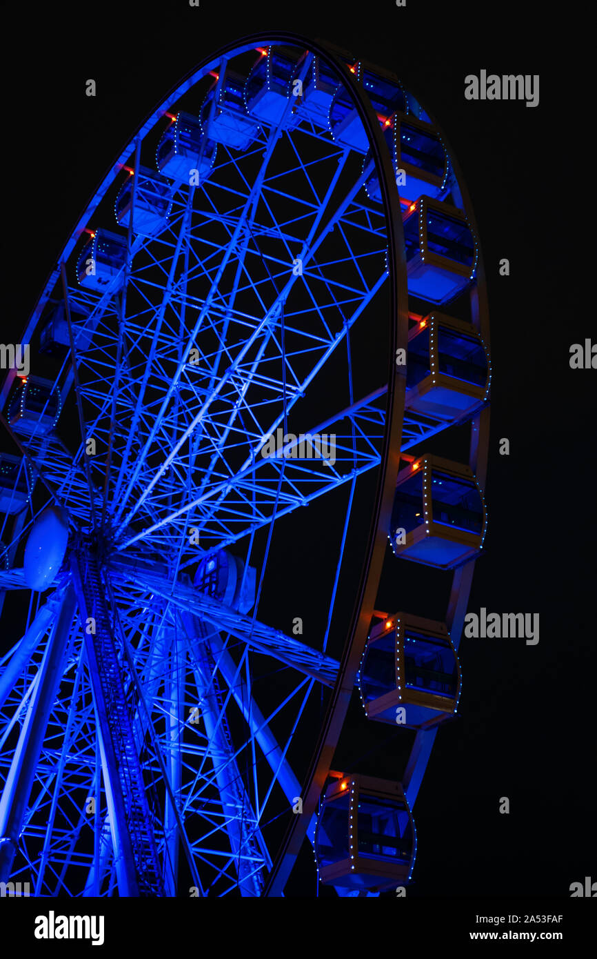 Photo of ferris wheel against background of night black sky Stock Photo -  Alamy