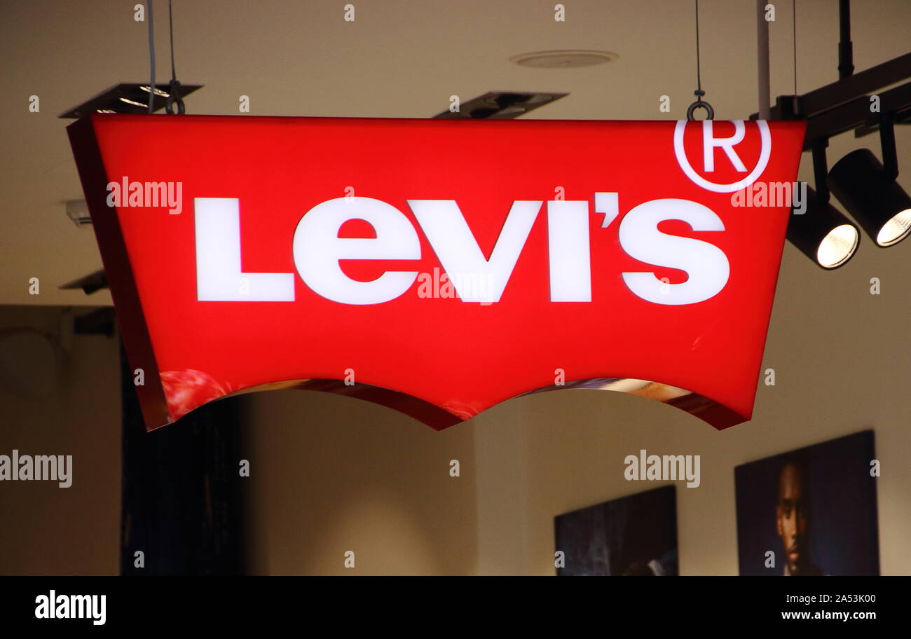 Levis store seen in La Rambla, Barcelona Stock Photo - Alamy