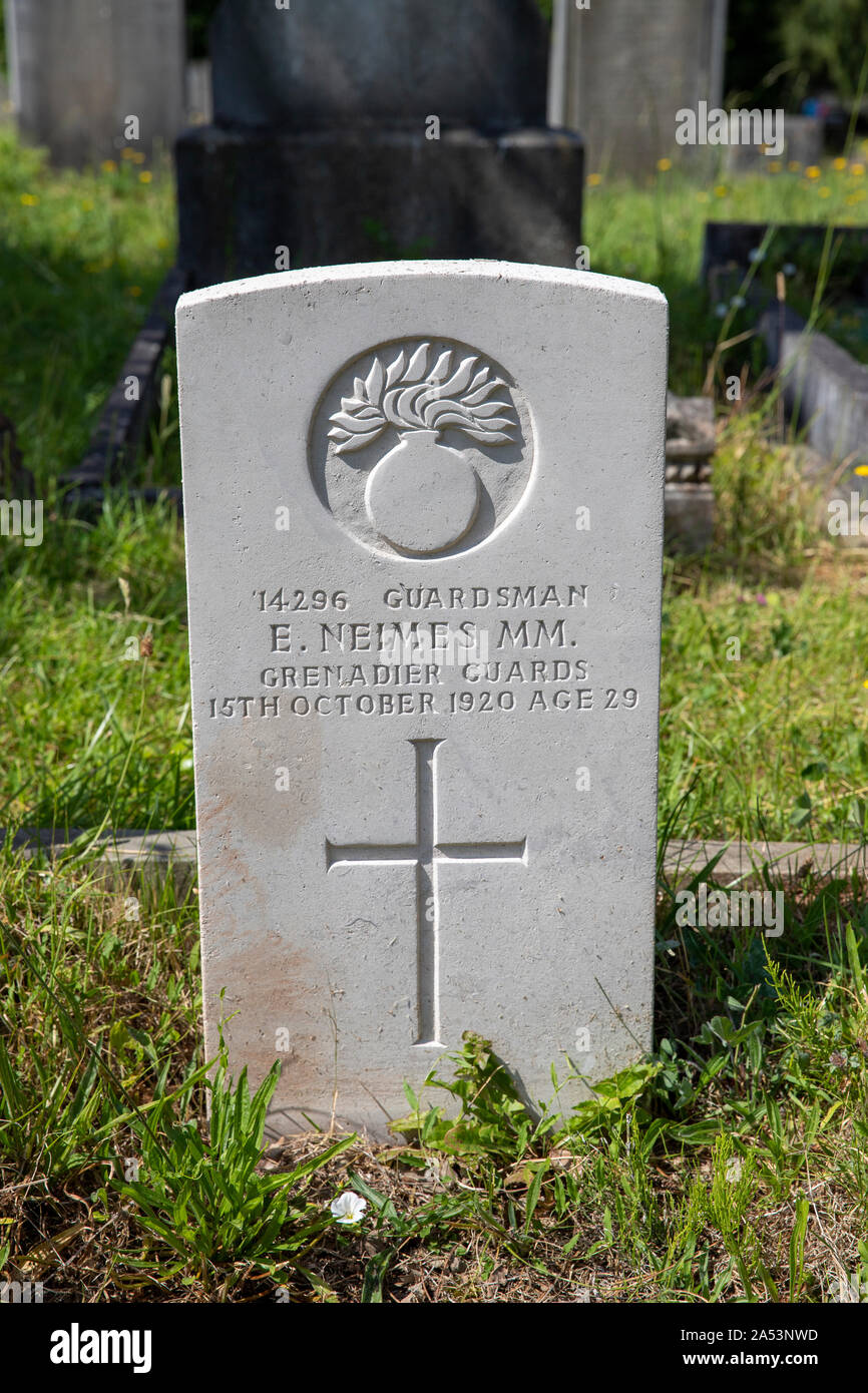 Commonwealth War Graves Commission Grave of Edgar Nelmes of the 2nd Bn, Grenadier Guards, Greenbank Cemetery, Bristol Stock Photo