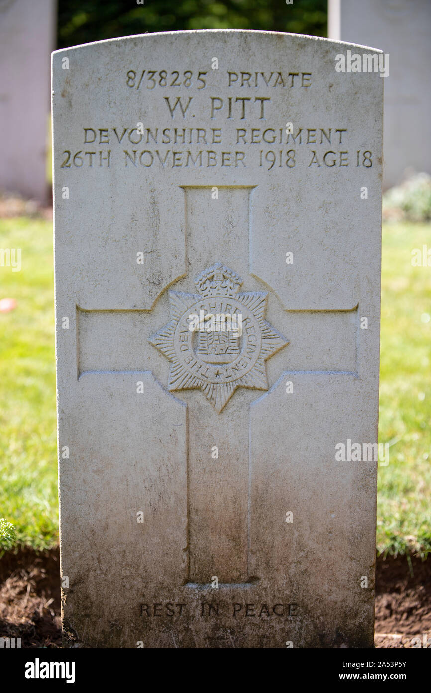 Commonwealth War Graves Commission Grave of W Pitt of the 53 Garrison