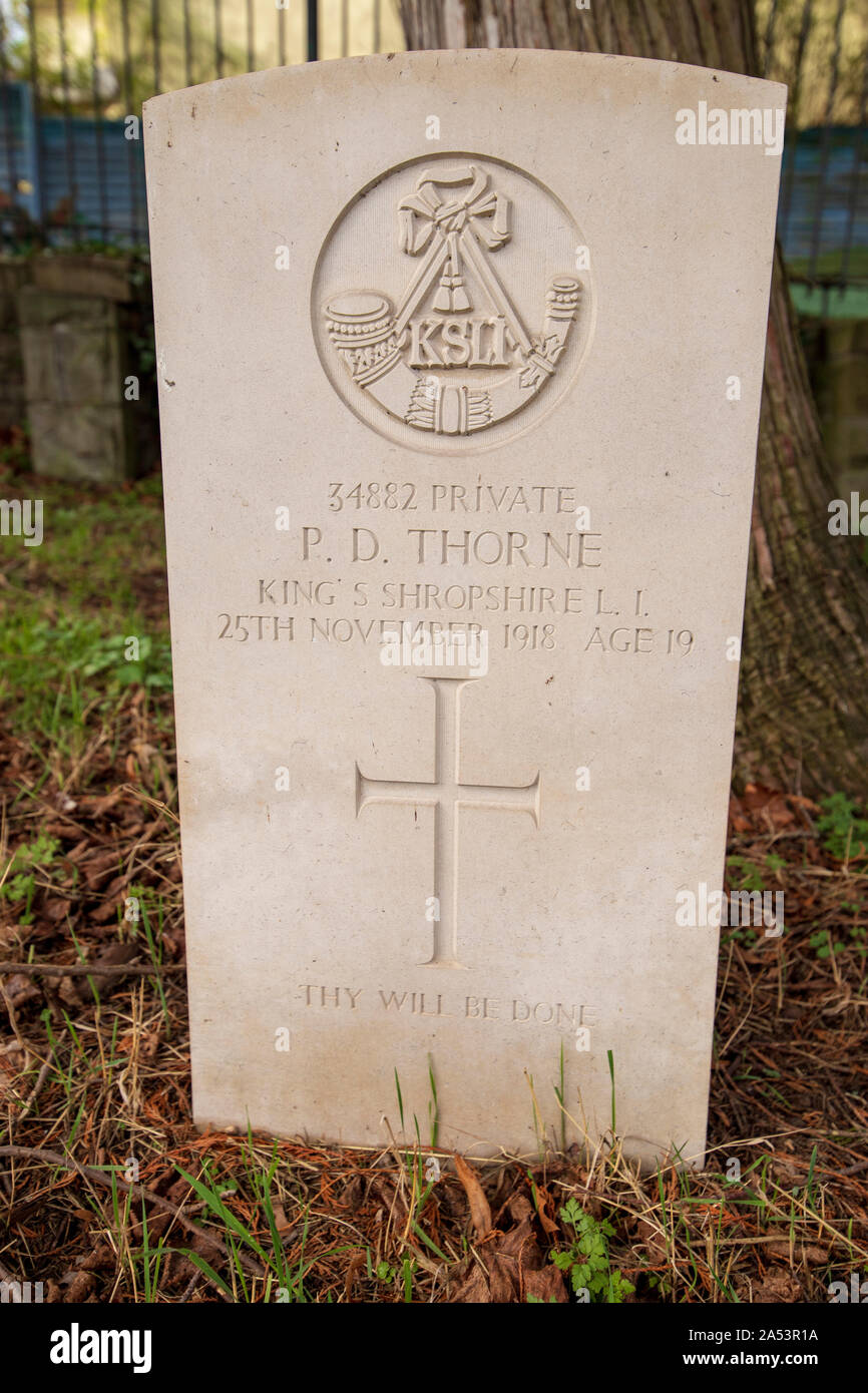 Commonwealth War Graves Commission Grave of Percy David Thorne of the 1st & 4th Bn, Kings Shropshire Ligh Infantry, Greenbank Cemetery, Bristol Stock Photo