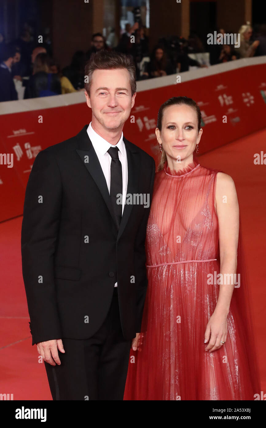 Edward norton and wife shauna robertson hi-res stock photography and