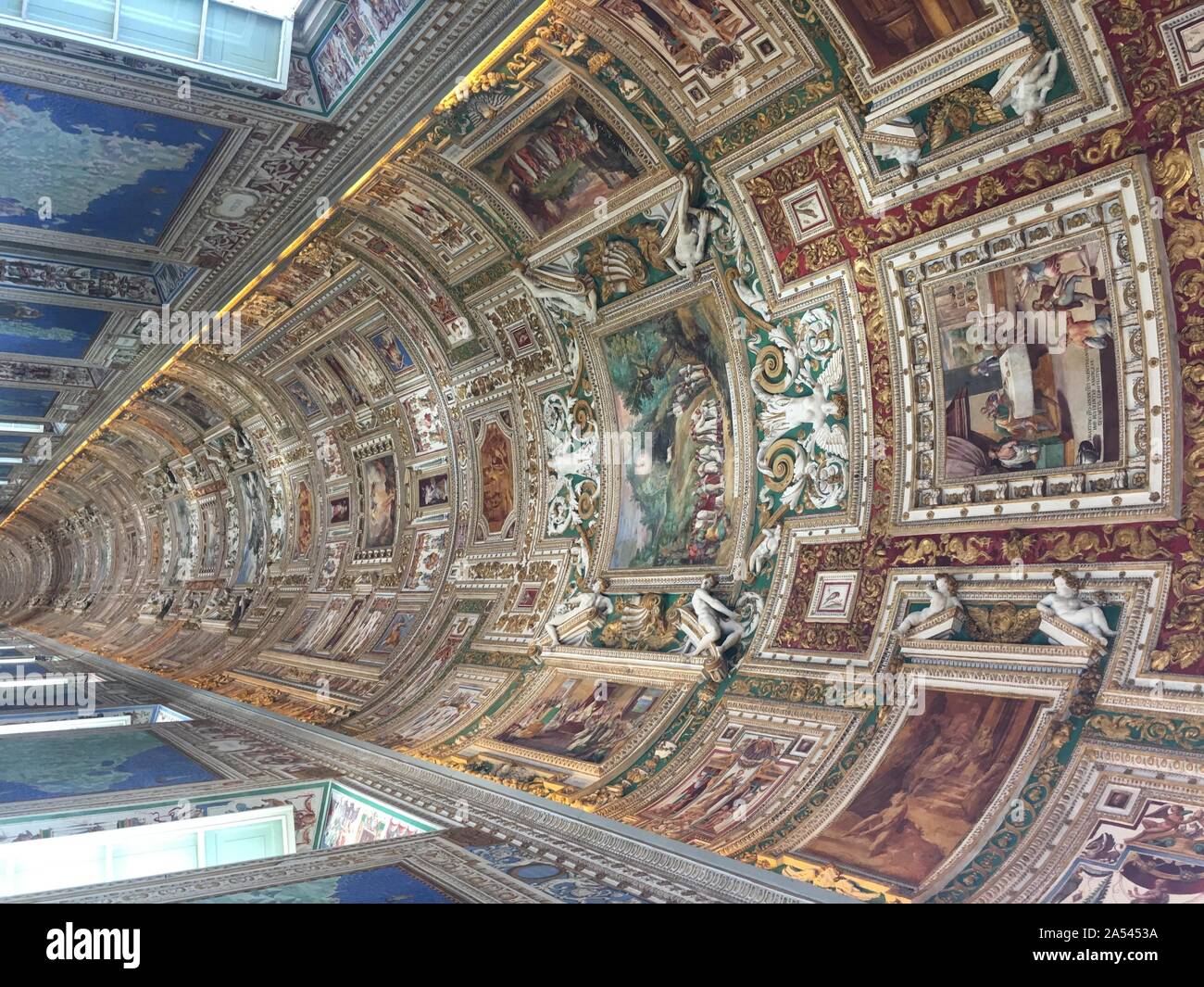 Vatican, Vatican, China. 18th Oct, 2019. The Vatican museum is the museum of the smallest country in the world.With a total area of 55,000 square meters, the museum, formerly the papal court, is mainly used for the collection and preservation of rare cultural relics and art treasures. Credit: SIPA Asia/ZUMA Wire/Alamy Live News Stock Photo