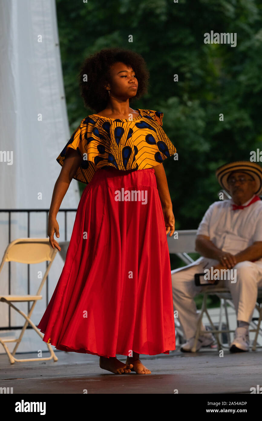 St. Louis, Missouri, USA - August 25, 2019: Festival of Nations, Tower Grove Park, members of the Grupo Atlantico, wearing traditional clothing, perfo Stock Photo