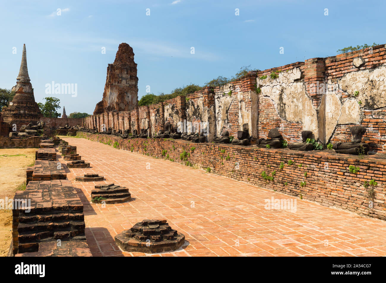 ayutthaya-historical-park-covers-the-ruins-of-the-old-city-of-ayutthaya
