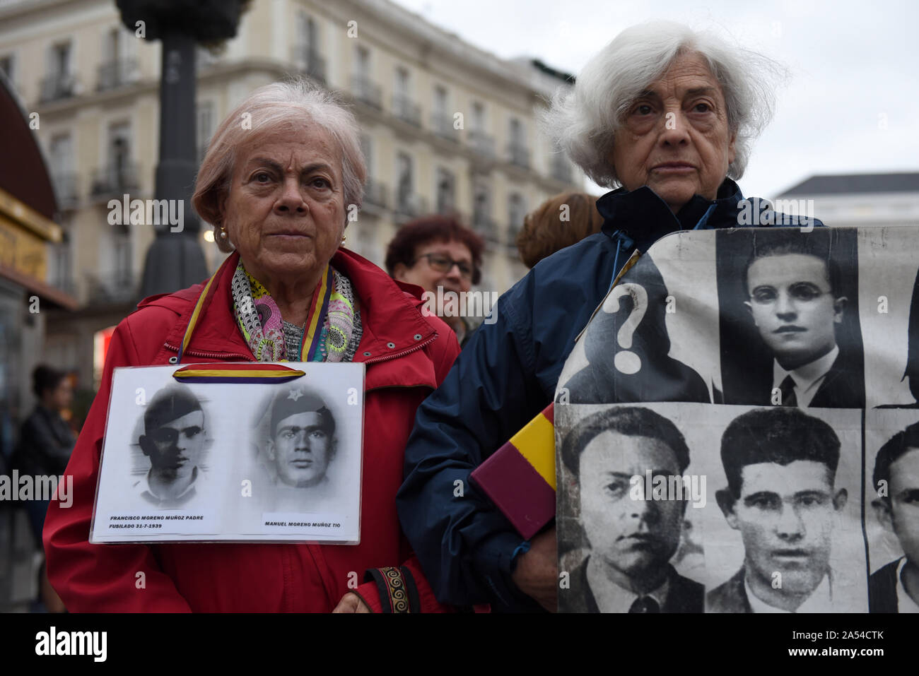 Madrid, Spain. 17th Oct, 2019. Protesters with pictures of people who went missing during the Spanish dictatorship of Francisco Franco (1936-1975).Around 50 people gathered in Madrid to protest against immunity for the crimes committed during the Francisco Franco's dictatorship, and to demand justice for victims and relatives. Spanish government has announced that the remains of Franco will be exhumed from Valle de los Caidos mausoleum, where they have lain since his death in 1975, the next week. Credit: SOPA Images Limited/Alamy Live News Stock Photo