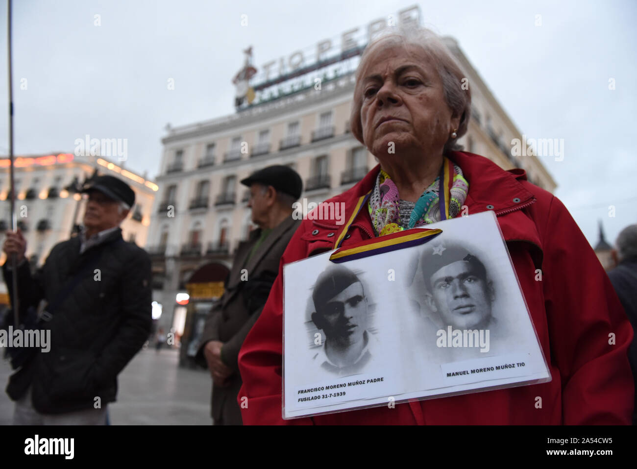 Madrid, Spain. 17th Oct, 2019. A protester with a placard of pictures of people who went missing during the Spanish dictatorship of Francisco Franco (1936-1975).Around 50 people gathered in Madrid to protest against immunity for the crimes committed during the Francisco Franco's dictatorship, and to demand justice for victims and relatives. Spanish government has announced that the remains of Franco will be exhumed from Valle de los Caidos mausoleum, where they have lain since his death in 1975, the next week. Credit: SOPA Images Limited/Alamy Live News Stock Photo