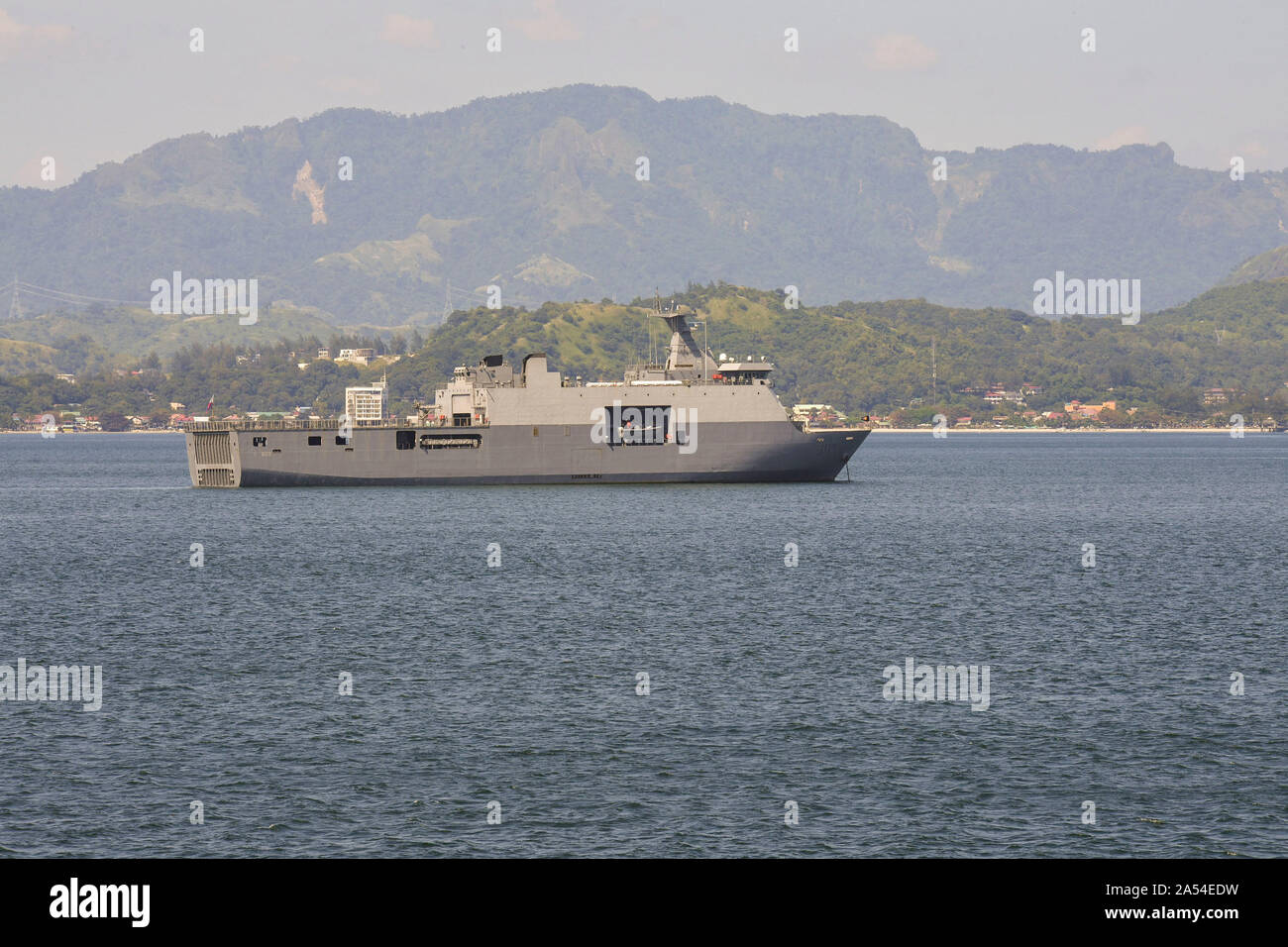 MANILA BAY (Oct. 13, 2019) The Philippine Navy ship BRP Davao Del Sur (LD-602) at anchor during exercise KAMANDAG 3. The Germantown is participating in KAMANDAG 3, a Philippine-led, bilateral exercise with the U.S., designed to increase counterterrorism, humanitarian assistance, and disaster relief capabilities through military exchanges that strengthen partnership and the ability to rapidly respond to crises throughout the Indo-Pacific region. KAMANDAG is an acronym for the Filipino phrase 'Kaagapay Ng Mga Mandirigma Ng Dagat,' which translates to 'Cooperation of Warriors of the Sea,' highlig Stock Photo