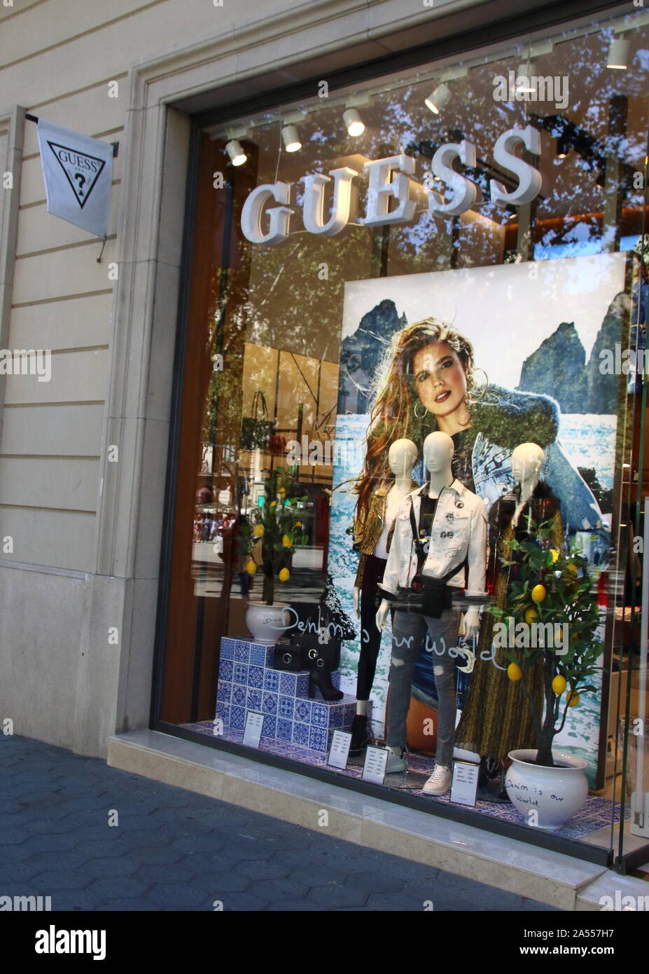 Guess store seen in Paseo de Gracia, Barcelona Stock Photo - Alamy