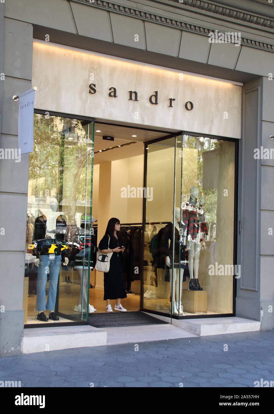 Sandro outlet, jusqu'à -70% ! | The Village Outlet