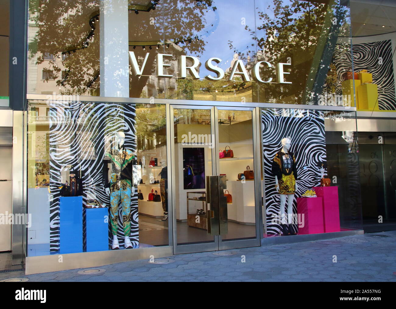 Versace store seen in Paseo de Gracia, Barcelona Stock Photo - Alamy