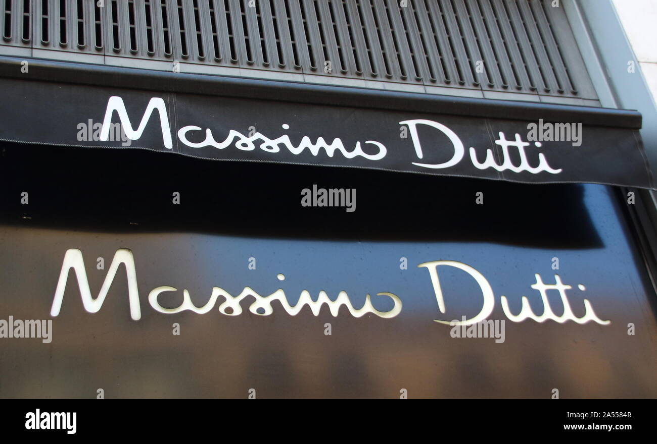 Massimo Dutti store seen in Barcelona Stock Photo - Alamy