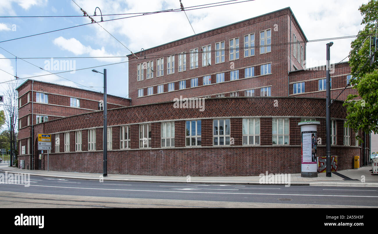 Halle, ehem. Arbeitsamt Am Steintor 14/15. Erbaut 1929-30 von Wilhelm Jost und Albrecht Langenbach Strassenfront Stock Photo