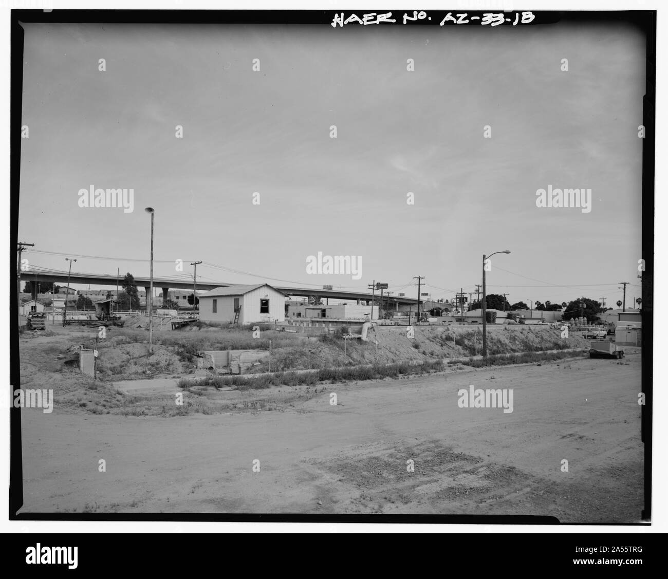 VIEW LOOKING SOUTHEAST TOWARD WEST SIDE OF SETTLING RESERVOIR NO. 1. THE BLAISDELL SLOW SAND FILTER WASHING MACHINE IS SEEN AT THE LEFT. MAIN STREET IS IN THE FOREGROUND. - Yuma Main Street Water Treatment Plant, Jones Street at foot of Main Street, Yuma, Yuma County, AZ Stock Photo