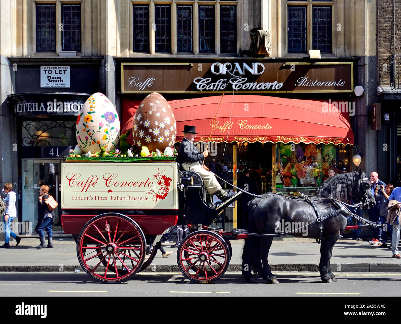 London, England, UK. Grand Cafe Concerto in Whitehall - horse and cart with Easter eggs Stock Photo