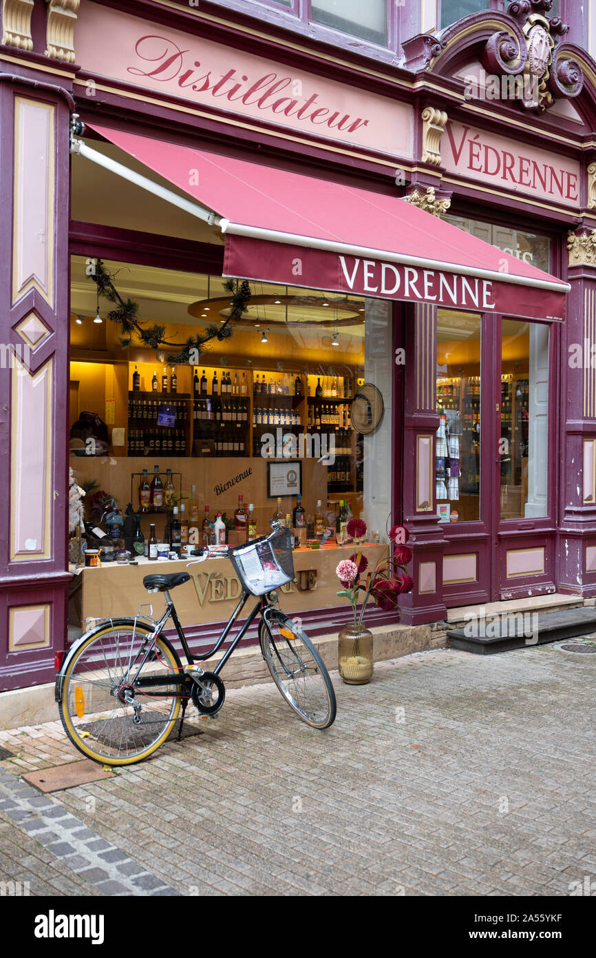 wine shop, Beaune town centre, Burgundy, France Stock Photo Alamy