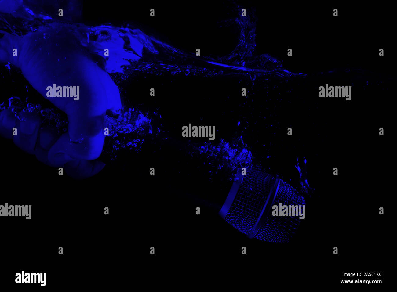 Mic drop hires stock photography and images Alamy