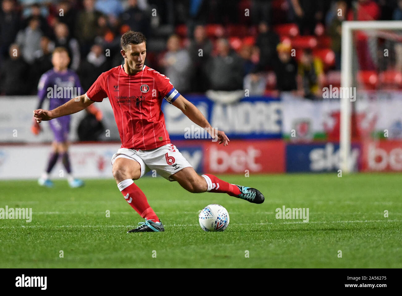 2nd October 2019, The Valley, London, England; Sky Bet Championship, Charlton Athletic v Swansea City :Jason Pearce (06) of Charlton with the ball  Credit: Phil Westlake/News Images Stock Photo