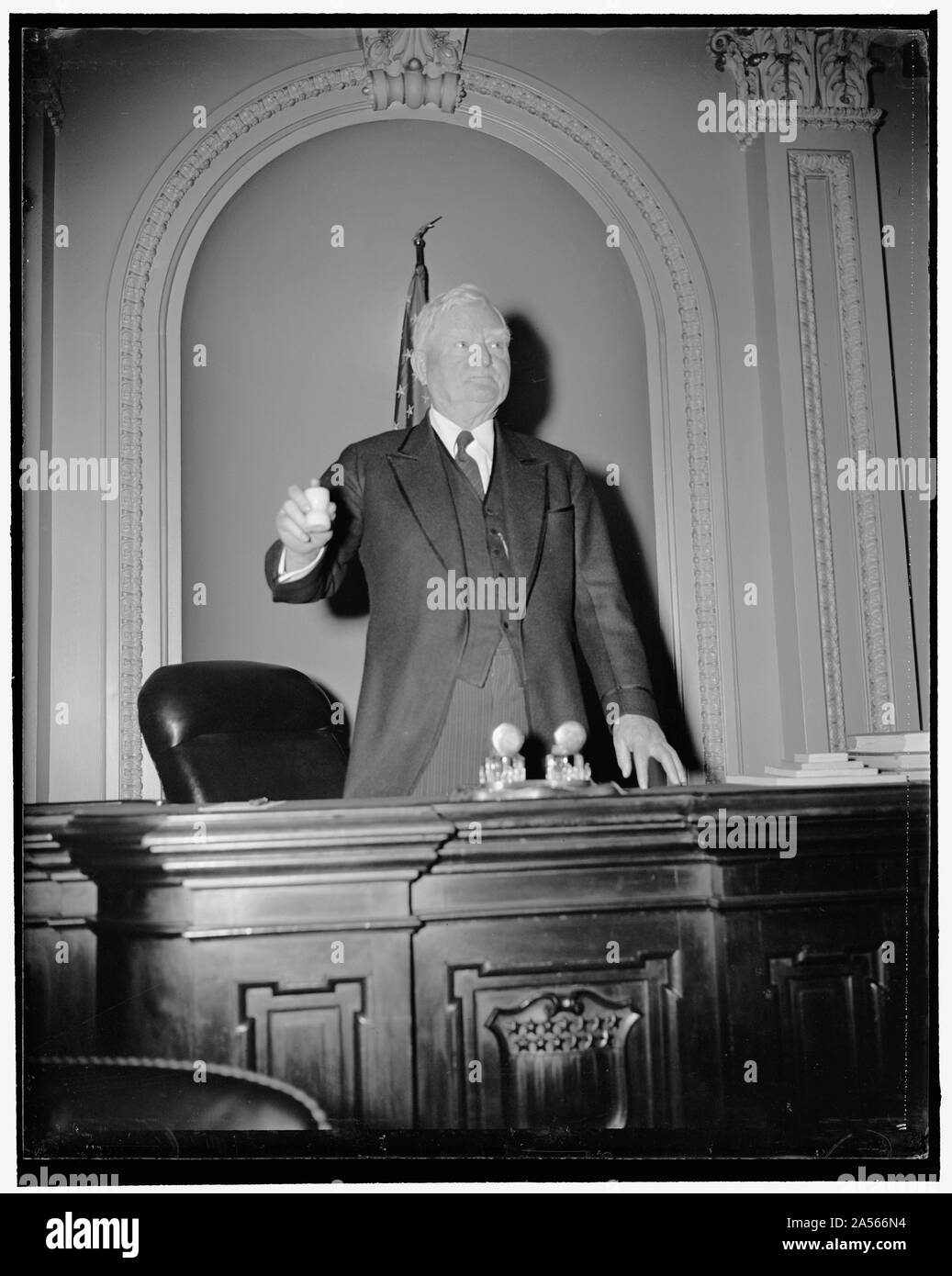 Vice President Garner brings down gavel to convene Senate in new session. Washington, D.C., Jan. 3. Vice President John N. Garner as he called the Senate to order today for the third session of the 76th Congress Stock Photo
