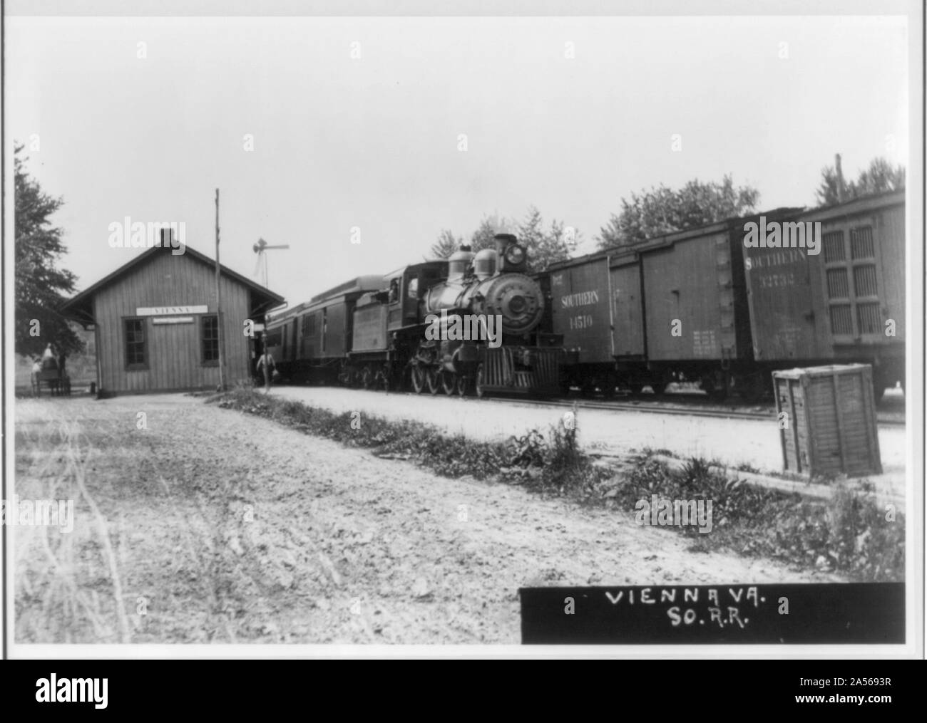Vienna, Va., station of the Southern, 1909 Stock Photo Alamy