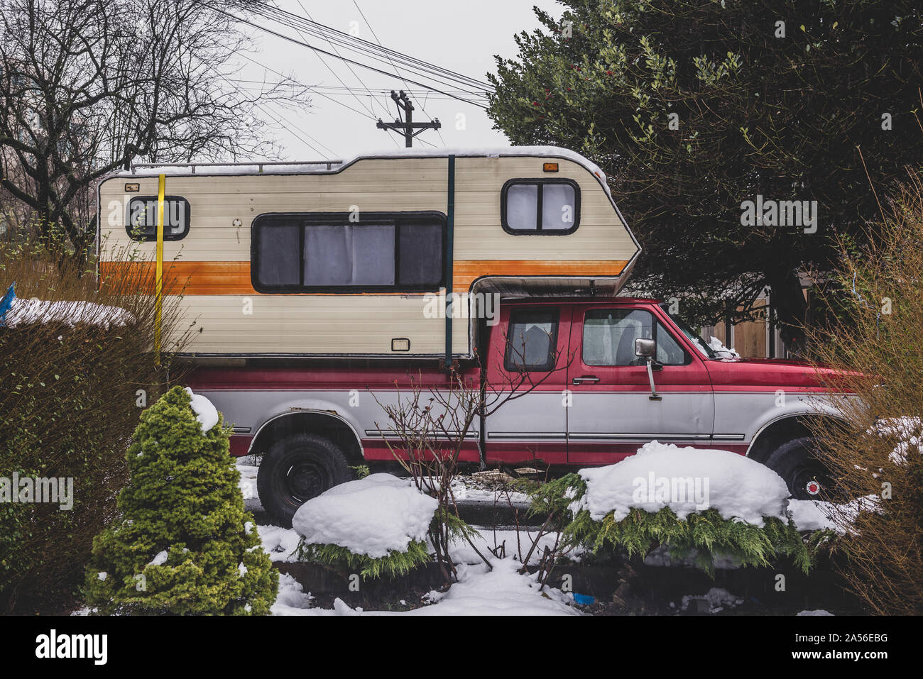 Camper van parked by snow covered garden, Vancouver, British Columbia,  Canada Stock Photo - Alamy