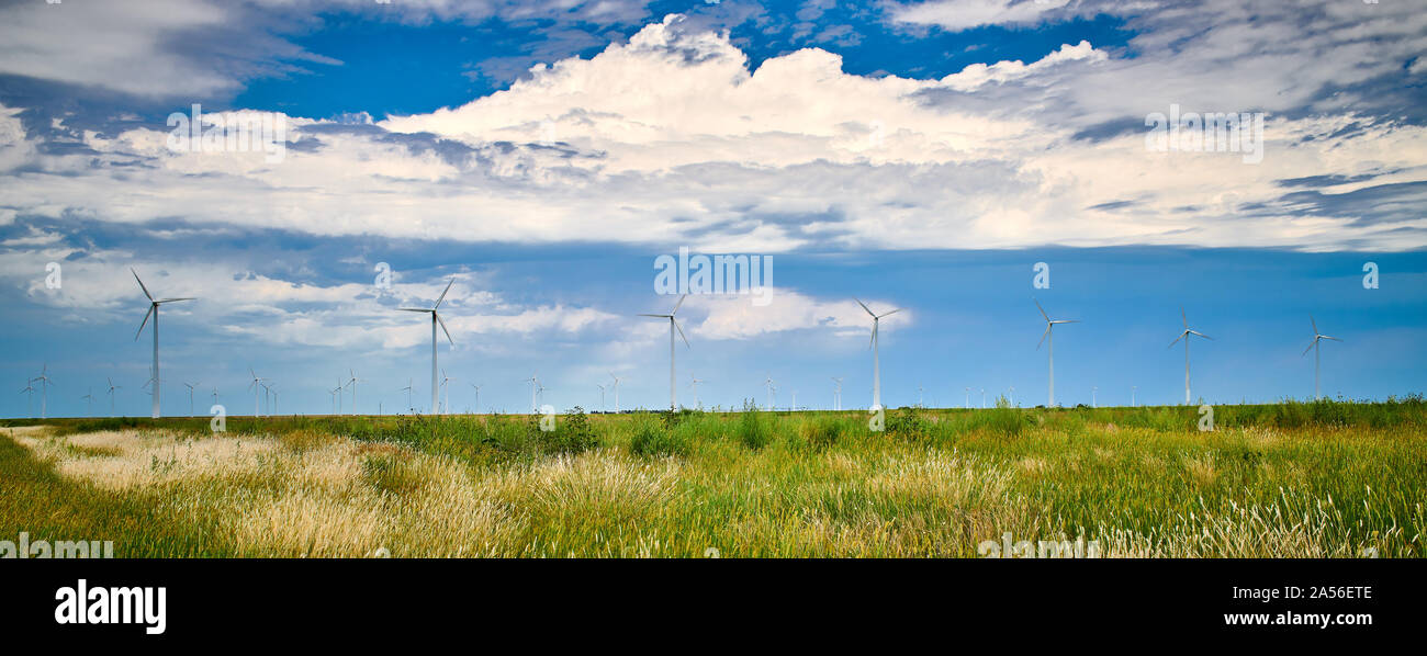 Windmills on the Open Plains of Kansas Stock Photo Alamy
