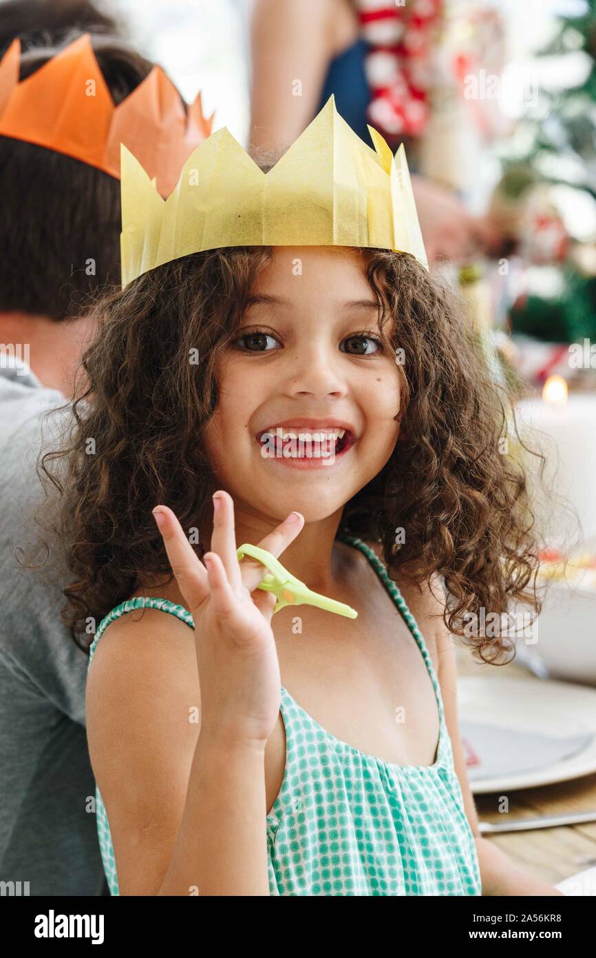 Paper crown hires stock photography and images Alamy