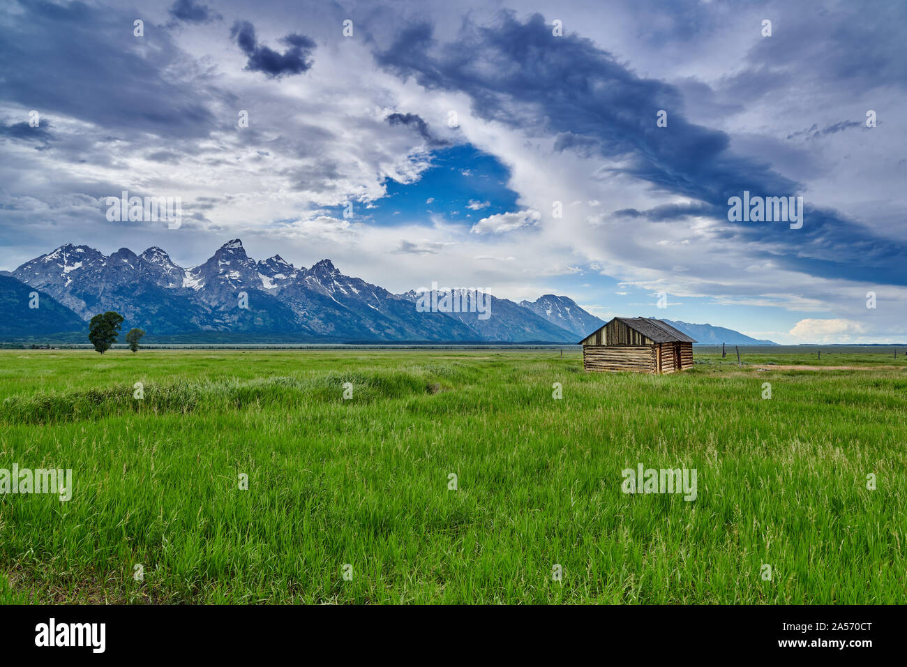 Granary with the Grand Teton mountains at Grand Teton National Park