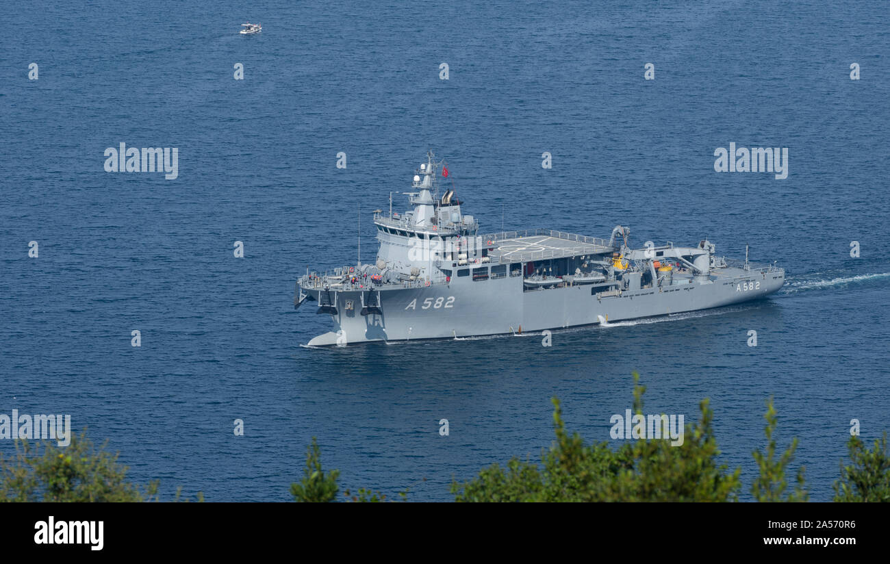 Blaksea, Istanbul ,Turkey. 18 October 2019, A 582 submarine rescue ship. From the Turkish army flora. Black Sea is moving at Bosphorus entrance Stock Photo