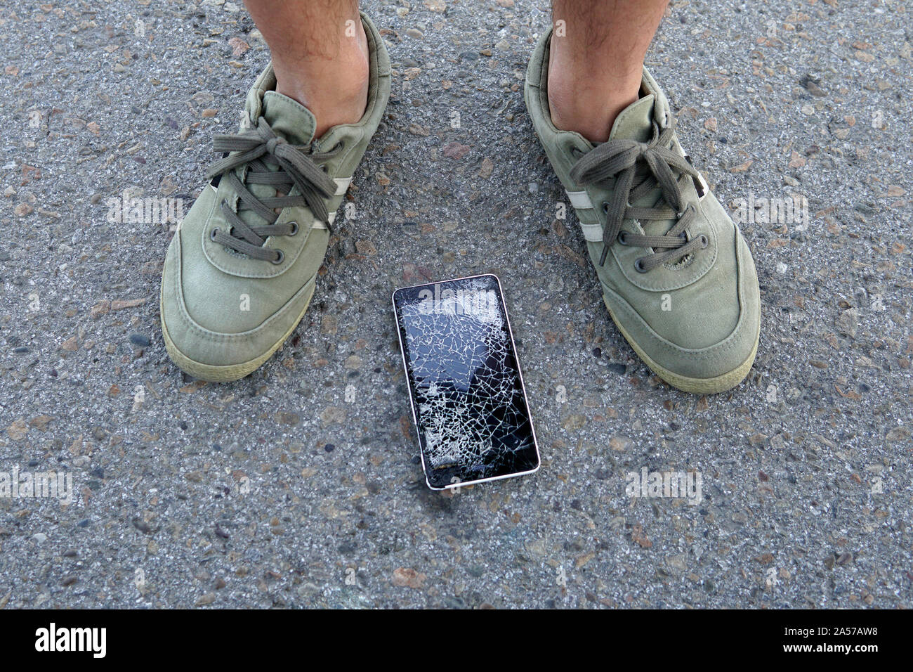 Cellphone smartphone drop on ground hires stock photography and images