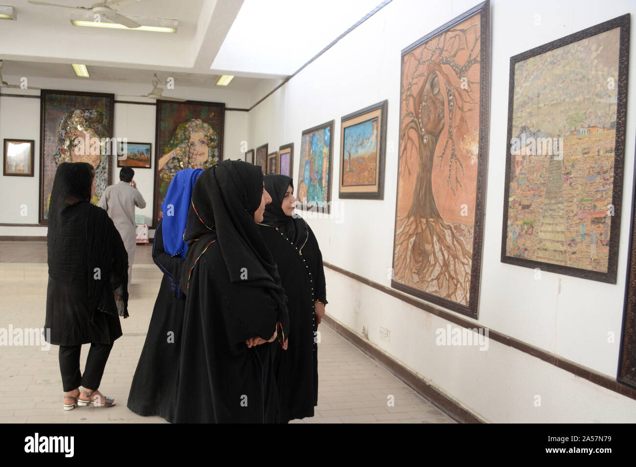Quetta, Pakistan. 18th Oct, 2019. QUETTA, PAKISTAN. Oct 182019 women watching the paintings