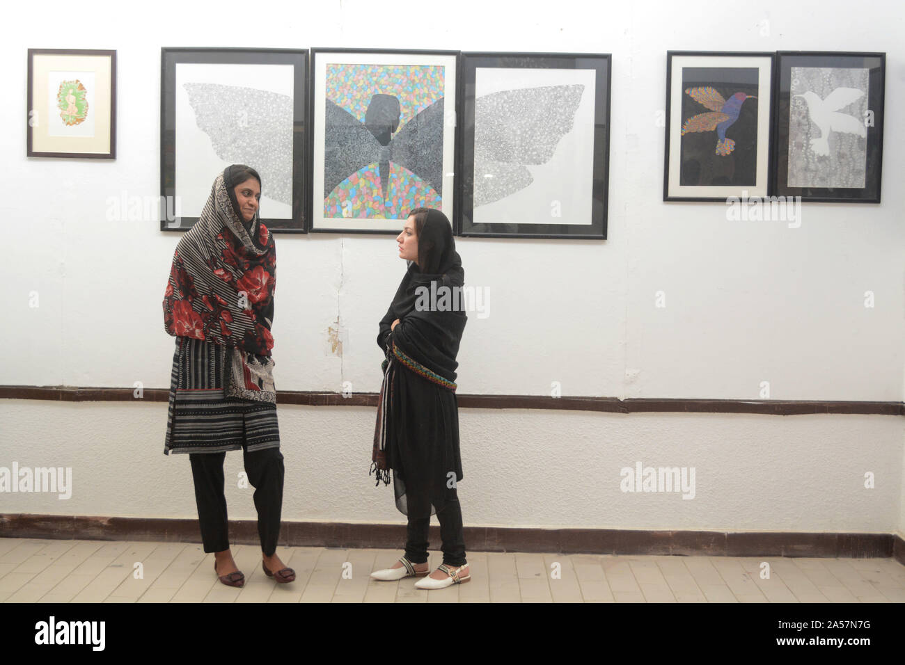 Quetta, Pakistan. 18th Oct, 2019. QUETTA, PAKISTAN. Oct 182019 women watching the paintings