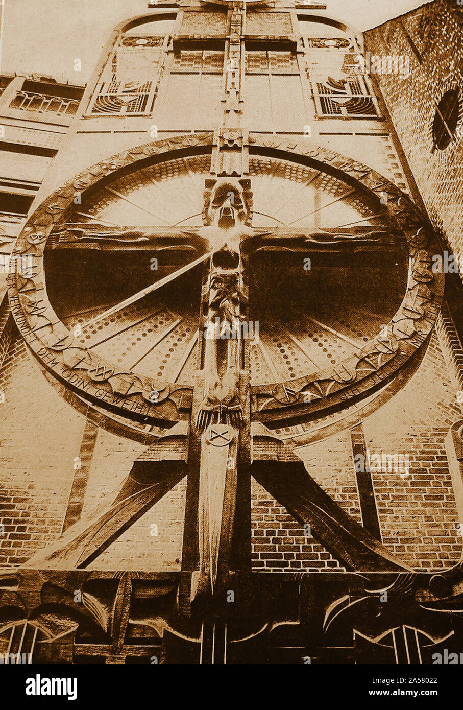 A 1940 S Picture Of The Odin Clock On Atlantis House Bremen