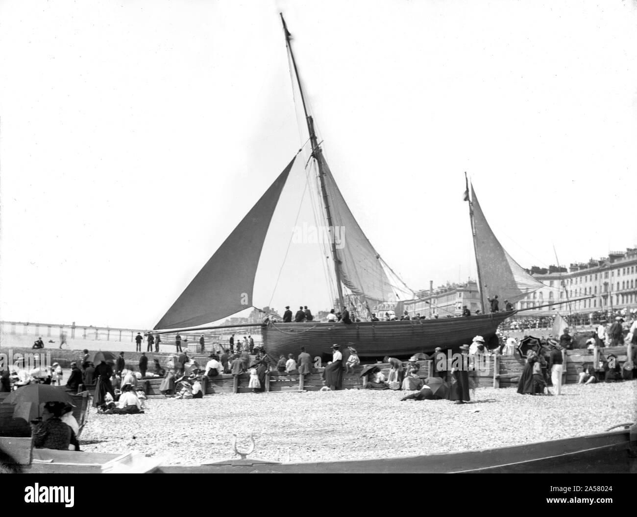 Hastings seafront beach in Sussex 1901 Stock Photo