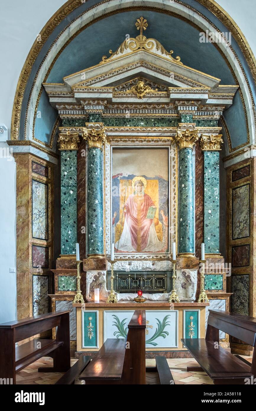 Throne Fortunatus, side altar with fresco Benozzo Gozzoli by, around