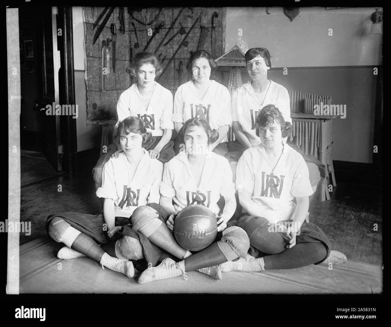 War risk basketball team, 1921 Stock Photo Alamy
