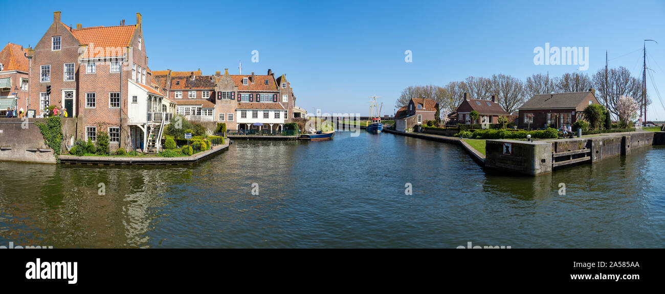 Townhouses along canal in old town of Enkhuizen, IJsselmeer, North Holland, Netherlands Stock Photo