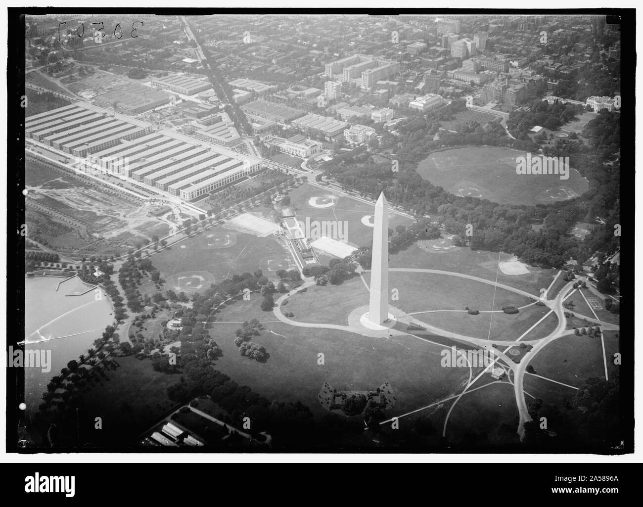 WASHINGTON MONUMENT. GROUNDS VIEWED FROM AIR Stock Photo - Alamy