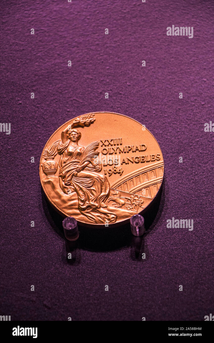 Medalha da olimpíada de 1984 (Los Angeles) - Exposição 'Jogos Olímpicos: Esporte, Cultura e Arte' - Acervo do Museu Olímpico do COI, Medal of the 1984 Stock Photo
