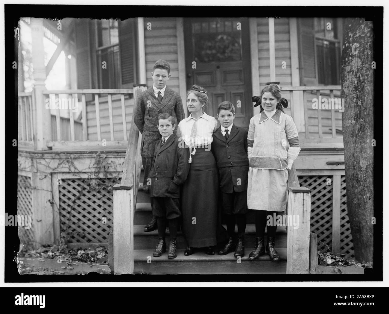 Portrait unknown family Black and White Stock Photos & Images - Alamy