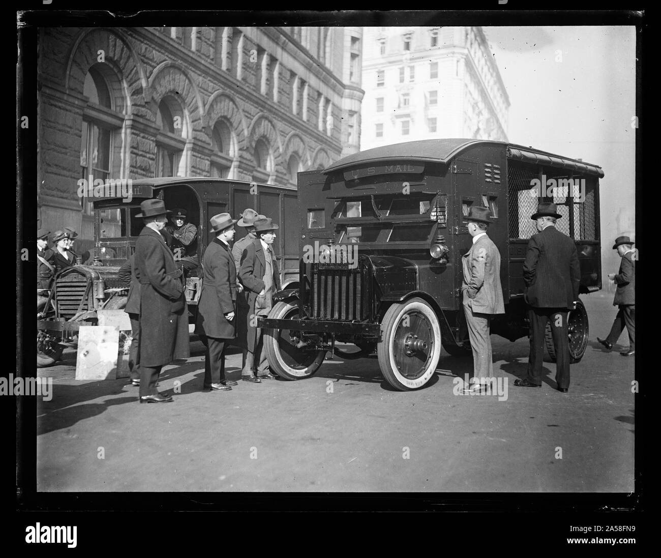 Mail carrier 1900s hi-res stock photography and images - Alamy