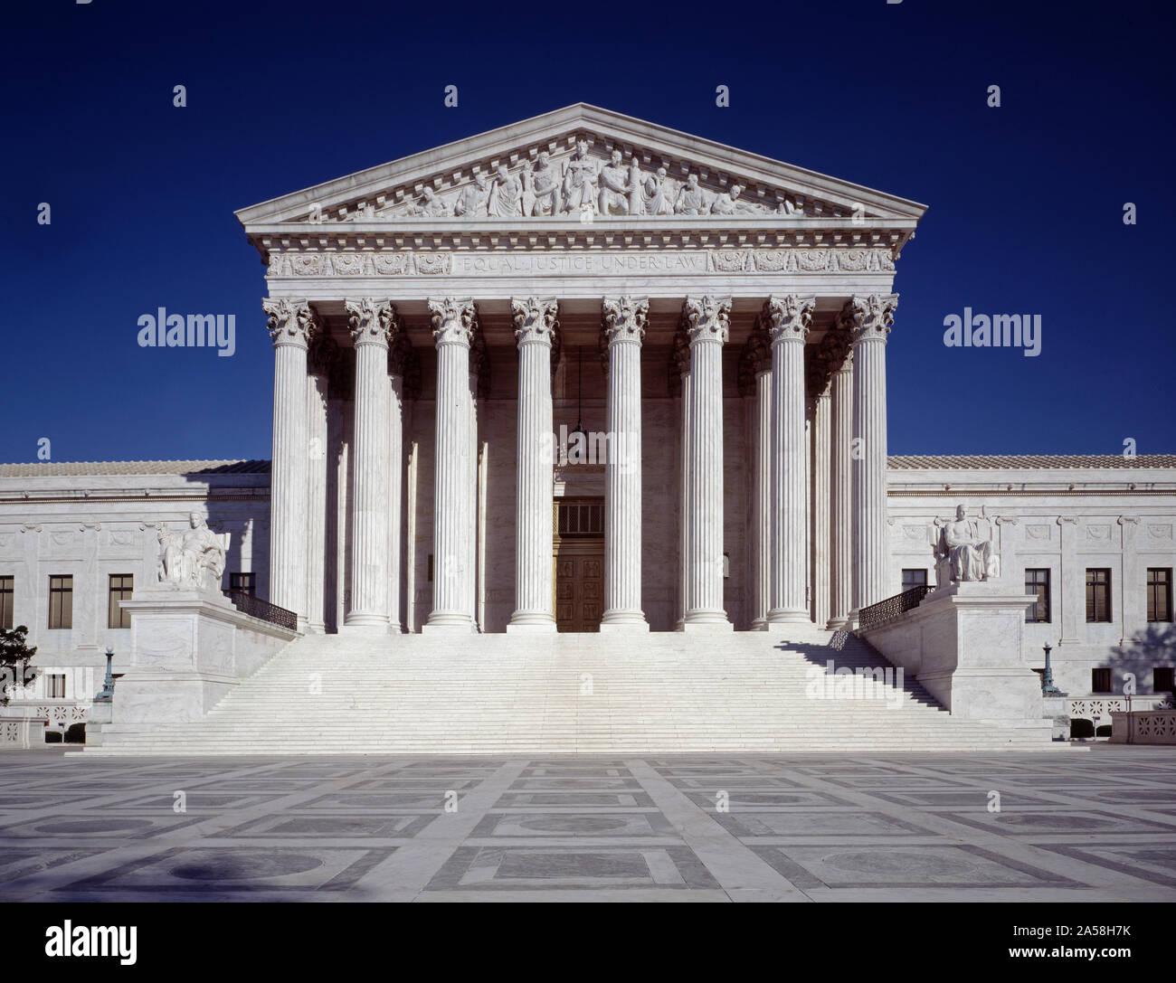 Neoclassical design supreme court hi-res stock photography and images ...