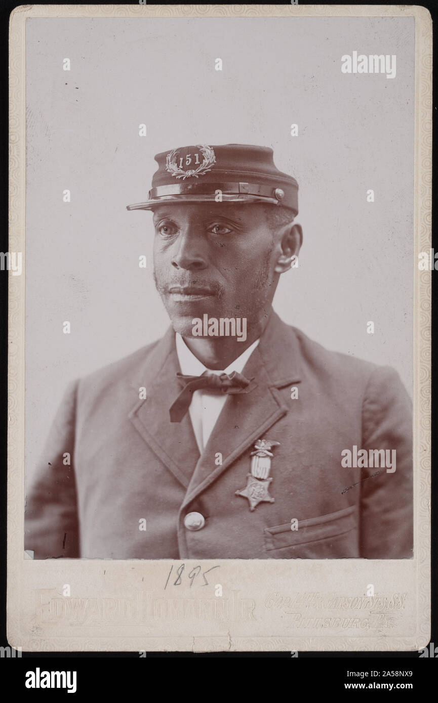 Unidentified African American Civil War veteran of G.A.R. Col. John W. Patterson Post no. 151 of Pittsburgh, Pennsylvania] / Edward Homann Jr., cor. 14th & Carson Sts., S.S., Pittsburg, Pa Stock Photo