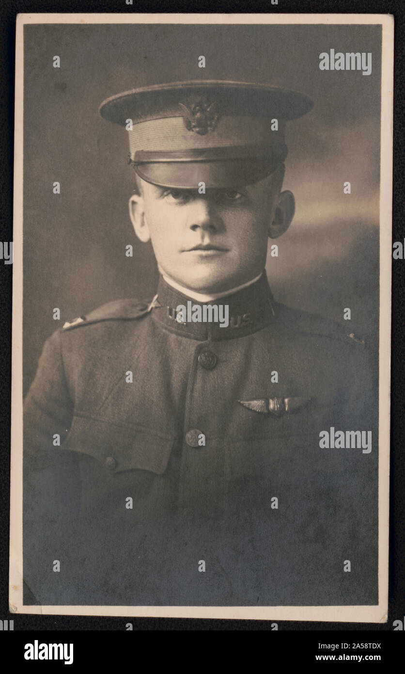 Military pilot in uniform hi-res stock photography and images - Alamy