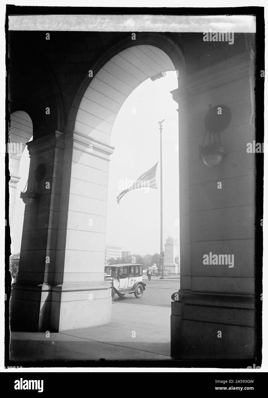 Union Station flags half mast [Washington, D.C.] Stock Photo Alamy