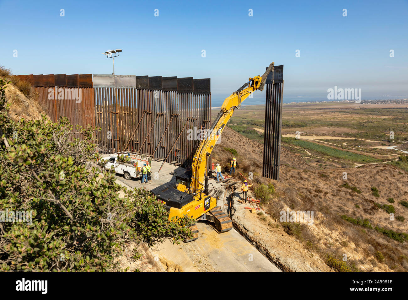 Cbpborderwall hires stock photography and images Alamy