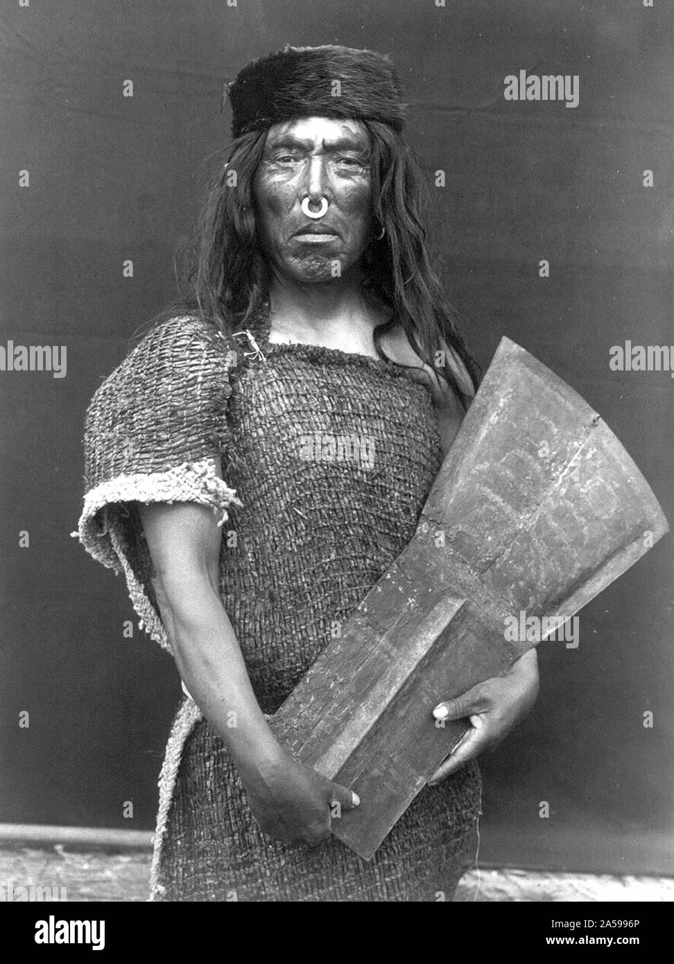 Edward S. Curits Native American Indians - Hakalahl, Nakoaktok chief, holding copper Wanistakila ('takes everything out of the house'-a reference to its value) ca. 1914 Stock Photo
