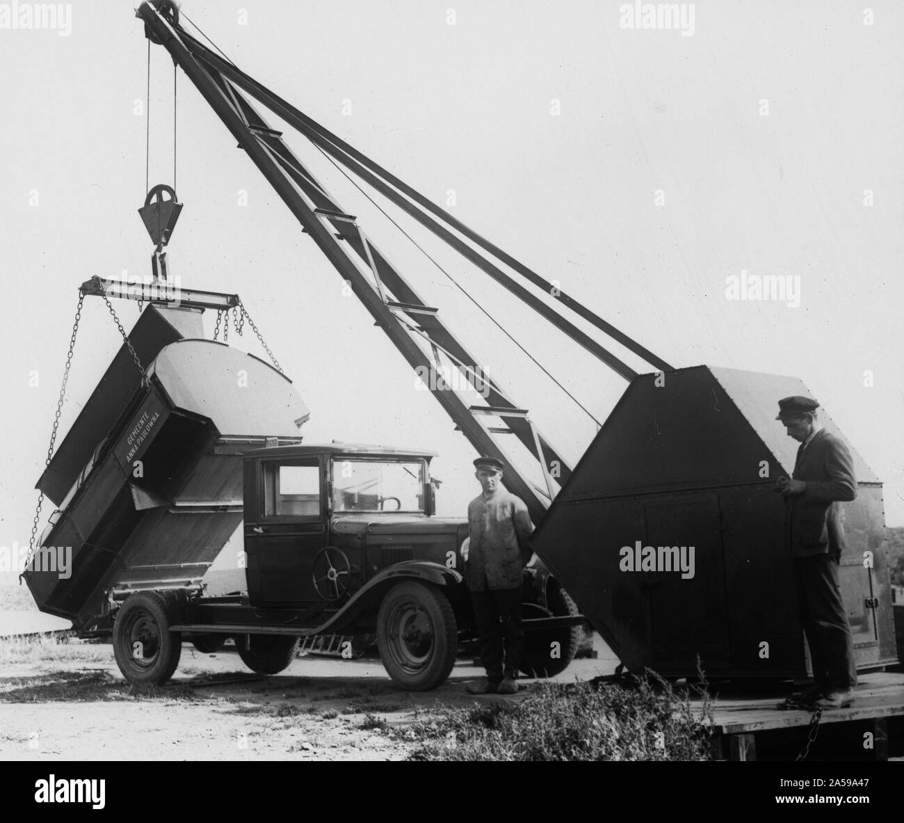 1930s garbage truck hi-res stock photography and images - Alamy 1930s garbage truck hi-res stock photography and images - Alamy