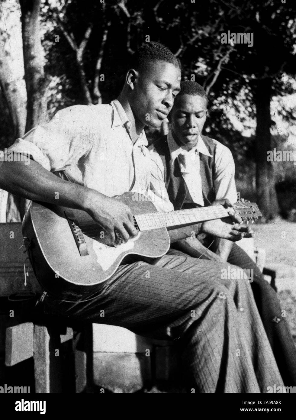 African american guitarists Black and White Stock Photos & Images - Alamy