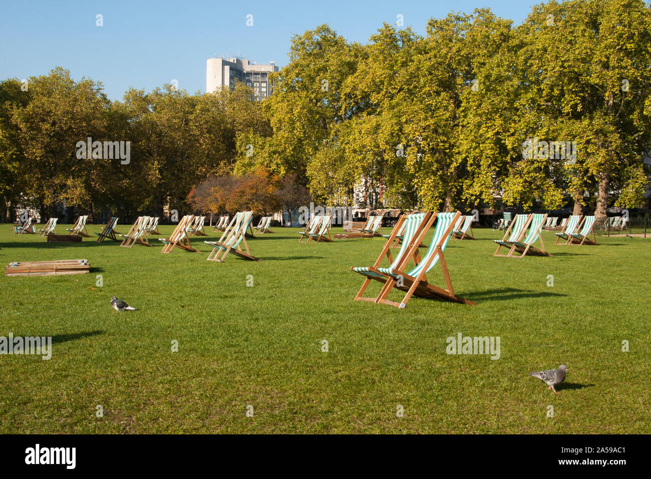 Summer london deckchair hi-res stock photography and images - Alamy